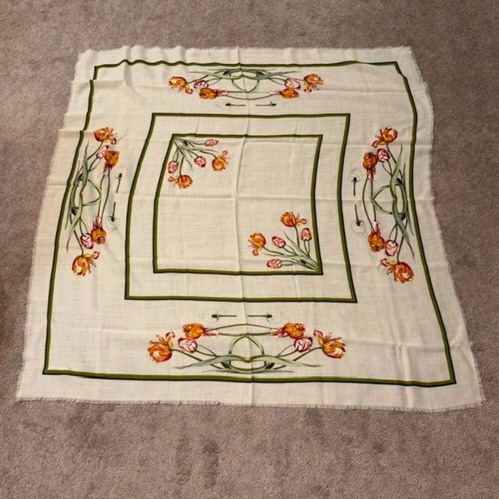 Metropolitan Museum of Art Wool Tulip Scarf